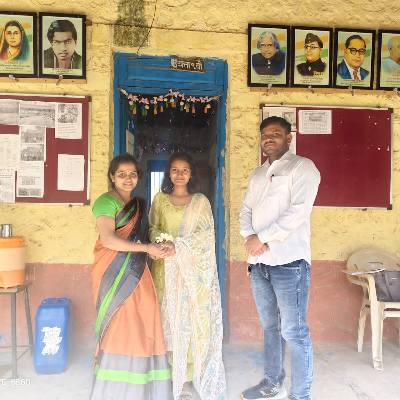 हस्ताक्षर स्पर्धा विजेता विद्यार्थी सत्कार करण्यात आला 