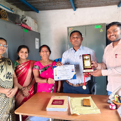 ज्ञान उदय फाउंडेशन कोटा राजस्थान यांच्या वतीने मुख्याध्यापक श्री अनिल देसले सर यांना पोस्टाद्वारे सन्मानचिन्ह सन्मानपत्र सर्टिफिकेट व मेडल पाठवून शैक्षणिक क्षेत्रातील केलेल्या कामाचा गौरव करण्यात आला