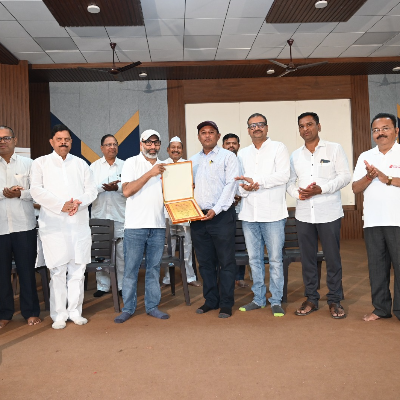 *Traceable Giving Foundation Hongkong यांच्या वतीने  सन्मानित करण्यात आले*