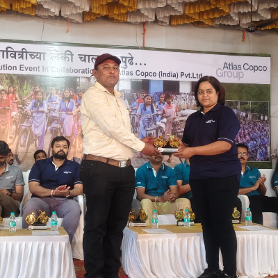 ॲटलास कार्पो फाउंडेशन ग्रुप स्वीडन यांच्याकडून आदर्श मुख्याध्यापक म्हणून सन्मान करण्यात आला