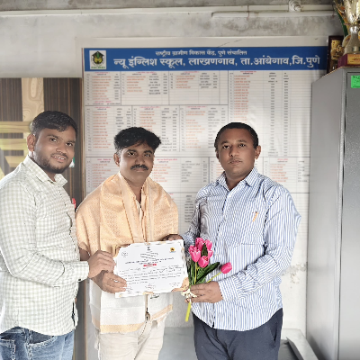 रूद्र विजय कानसकर इयत्ता-१० वी विद्यार्थी पालक सत्कार करण्यात आला 